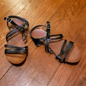 Jellypop Black flat strappy sandals size 10
